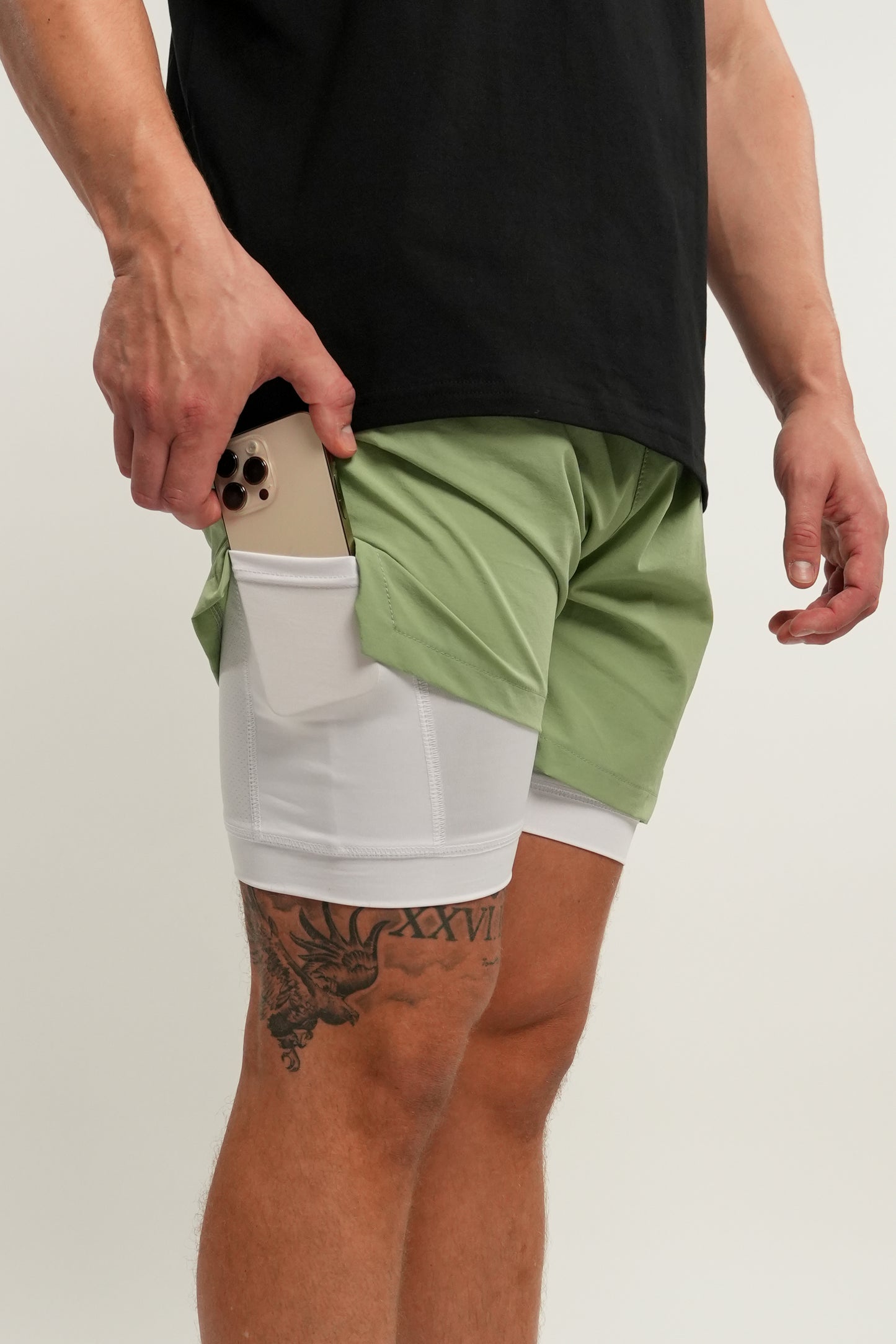 ELITE 2 IN 1 COMPRESSION SHORTS - GREEN / WHITE