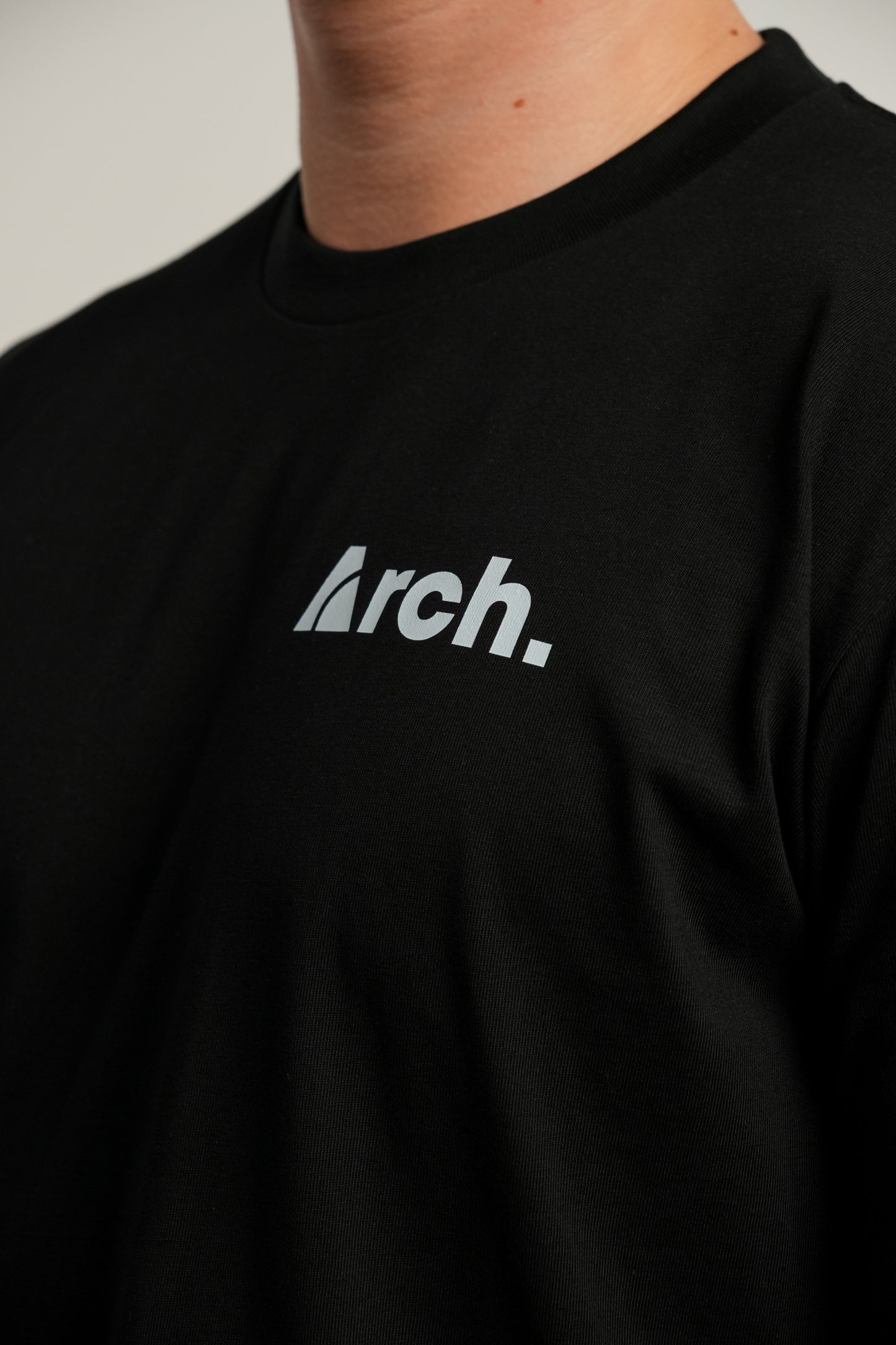 ARCH LIFESTYLE CLASSIC RUN CLUB TEE - BLACK